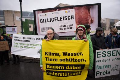 Gemeinsamer Protest von Greenpeace und der ABL vor dem Bundeskanzleramt am 3.2.2020