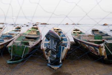 Afrikanische Fischerboote in Corniche Ouest. Februar 2010
