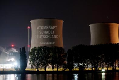 Greenpeace-Projektion am AKW Biblis 09/28/2010