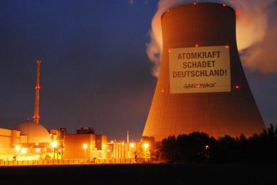 Greenpeace-Projektion am AKW Isar 09/28/2010