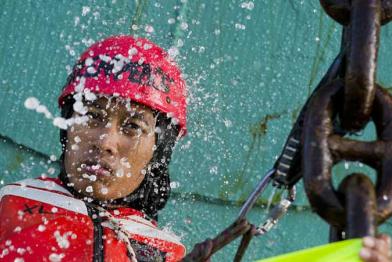 Festgekettet an der Ankerkette des Kühlschiffes Lung Yuin. Januar 2011