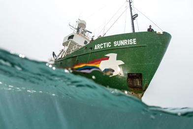 Arctic Sunrise aus dem Wasser fotografiert