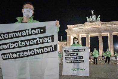 Greenpeace-Aktion vor Brandenburger Tor
