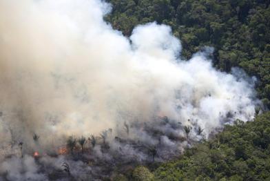 Brandrodung im Amazonas-Regenwald, aufgenommen auf einem Flug von Itaituba nach Alta Floresta 08/27/2007