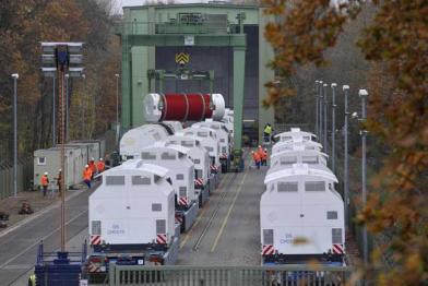 Atommülltransport am Verladekran in Dannenberg 11/08/2010