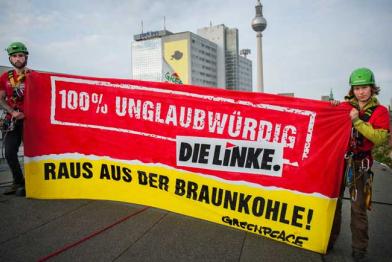 26.5.2014: Greenpeace-Aktivisten protestieren auch auf dem Dach der Linken-Zentrale in Berlin gegen deren widersprüchliche Kohlepolitik