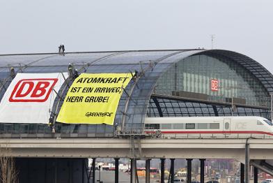 Greenpeace-Aktion am Berliner Hauptbahnhof
