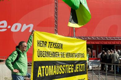 Greenpeace-Aktivisten vor der E.ON-Hauptversammlung 05/05/2011