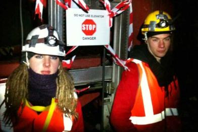 Aktivistien protestieren auf Kraftwerks-baustelle Eemshaven, 2010