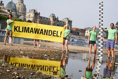 Klimawandel in Deutschland: Tiefstand der Elbe in Dresden im Sommer 2015