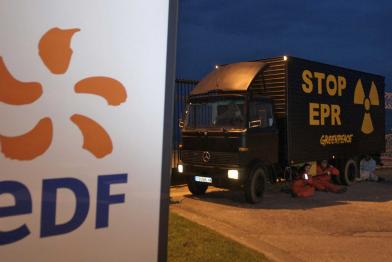 Greenpeace-Aktivisten protestieren gegen den Bau des Europäischen Druckwasserreaktors (EPR) in Flamanville, 2007
