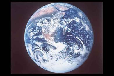 Die Erde - aus dem Weltraum fotografiert, Afrika ist zu erkennen. Juli 1997