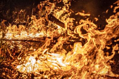 Brennender Wald in Indonesien