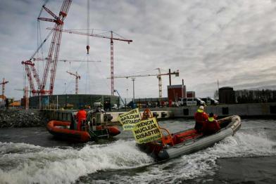 Protest mit Schlauchbooten gegen AKW-Neubau in Finnland, Appril 2007
