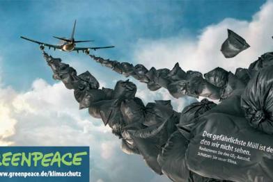 Großplakat CO2 Ausstoß Flugzeuge