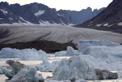 Der Klimawandel wartet nicht: Kangerdlugssuaq-Gletscher in Ostgrönland 08/27/2009
