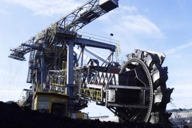 Gigantischer Schaufelradbagger im Braunkohletagebau Jänschwalde