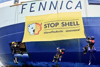Bannerprotest im Hafen von Helsinki