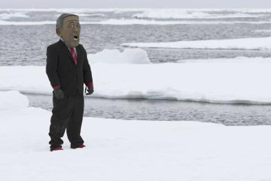Greenpeace-Aktivist mit Barack-Obama-Maske, Arktis