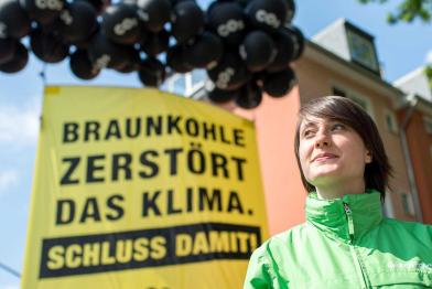 Greenpeace-Aktivisten protestieren vor der Tagung des Bundesverbands Braunkohle