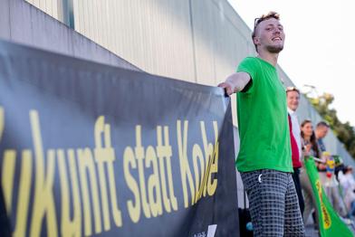 Banner vor dem Kanzleramt