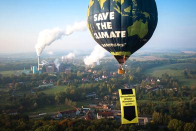 Ballon mit Banner "Deutschlands ältester Klimakiller"