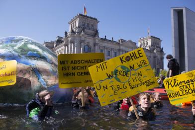 JAGs bei Demonstration in der Spree