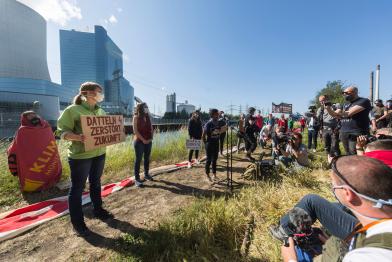 Teilnehmende an Protest gegen Datteln 4