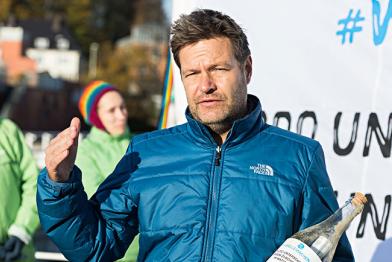 Habeck mit Flaschenpost