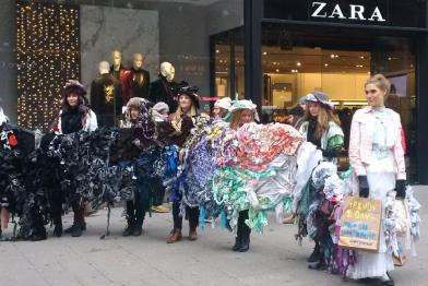 Trash-Queen in Hamburger Innenstadt