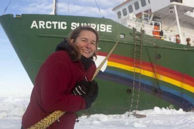 Greenpeace-Meeresbiologin Iris Menn vor der "Arctic Sunrise", September 2009