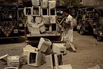 Ausgemusterte Computermonitore in Karachi/Pakistan, 14. August 2008