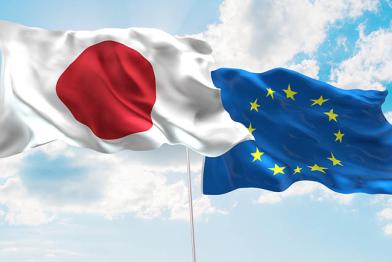 Die Flaggen von Japan und der EU