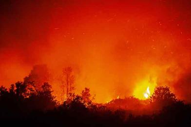 Feuer auf Kalimantan September 2019, die Umgebung ist rot gefärbt