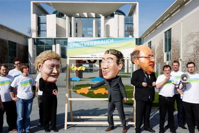 Umweltverbände vor dem Kanzleramt in Berlin.