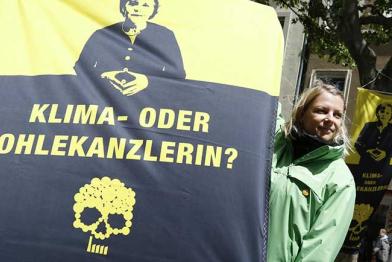 Greenpeace Aktivisten protestieren in Köln für Klimaschutz, 2015