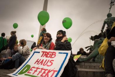 Teilnehmer der weltweiten Klimaschutzdemo, hier in Berlin, im Vorfeld des Klimagipfels in New York am 23.09.2014