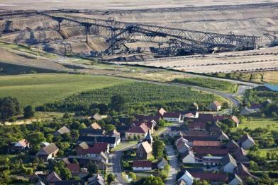 Kohleabbau in einer Braunkohle Tagebaugrube (Vattenfall) in Jaenschwalde, Juli 2008