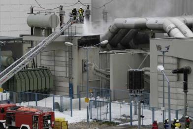 Feuerwehr löscht Brand im AKW Krümmel, Juni 2007