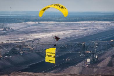 Gleitschirmflug über Lausitzer Tagebau