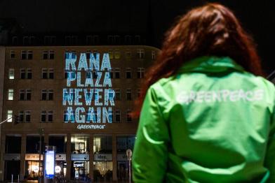 Nie wieder Rana Plaza - Projektion in Hamburg