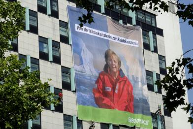 Greenpeace-Aktivisten protestieren in Berlin gegen Merkels Klimapolitik 12.06.2013