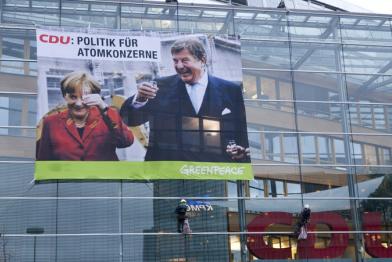 Merkel-Banner an der CDU-Parteizentrale in Berlin