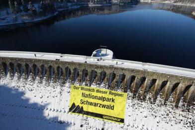 Protest an der Schwarzbach-Talsperrre im Nordschwarzwald, im Dezember 2012
