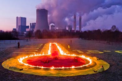 Symbol eines Thermometers vor Kohlekraftwerk Niederaussem