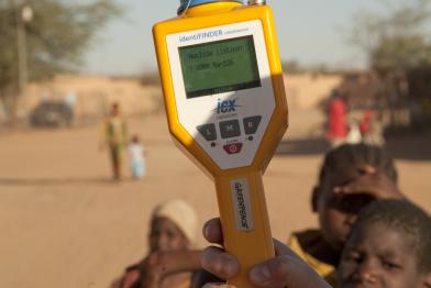 Messgerät, mit dem Greenpeace radioaktive Strahlung misst, November 2009