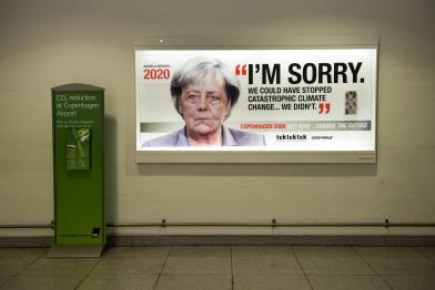 Plakat von tcktcktck.org und Greenpeace zeigt gealterte Angela Merkel zum Scheitern der UN-Klimakonferenz, November 2009