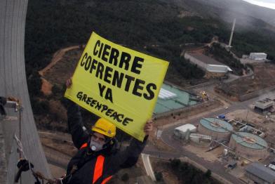 Greenpeace Aktivisten protestieren am Atomkraftwerk Cofrente in Spanien, Februar 2011