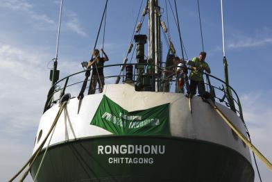 Unter dem bangladesischen Namen Rongdhonu (dt. Regenbogen) ist die alte Rainbow Warrior II seit 2011 als Krankenhausschiff unterwegs