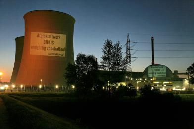Projektion auf das AKW Bibilis gegen den Weiterbetrieb, September 2006